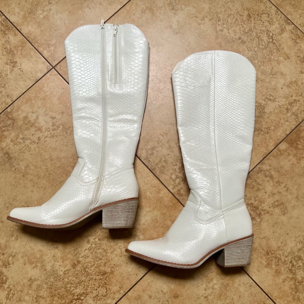 Pierre Dumas Womens White Snakeskin Embossed Tall Western Boots Size 9 Festival